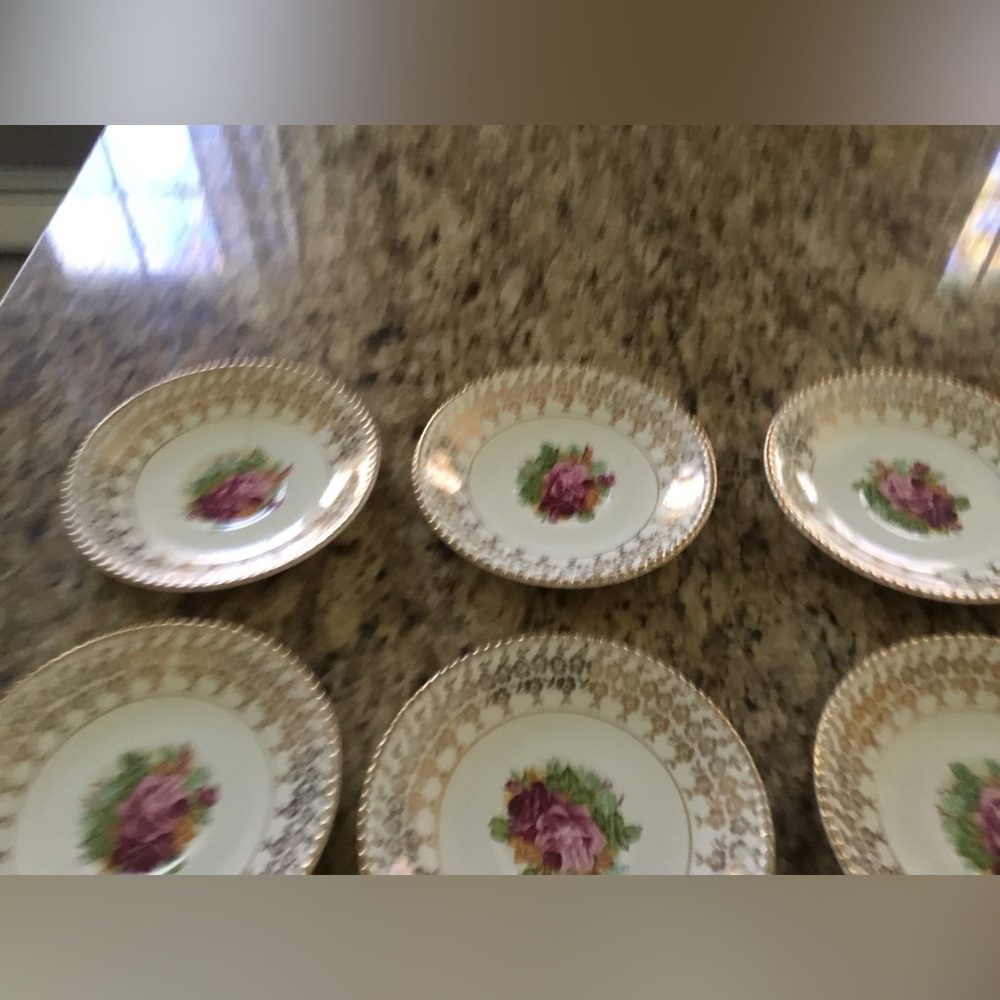 Vintage 22 Kt. Gold Roses plates almost 6 in. Width, set of 8 - Picture 4 of 15